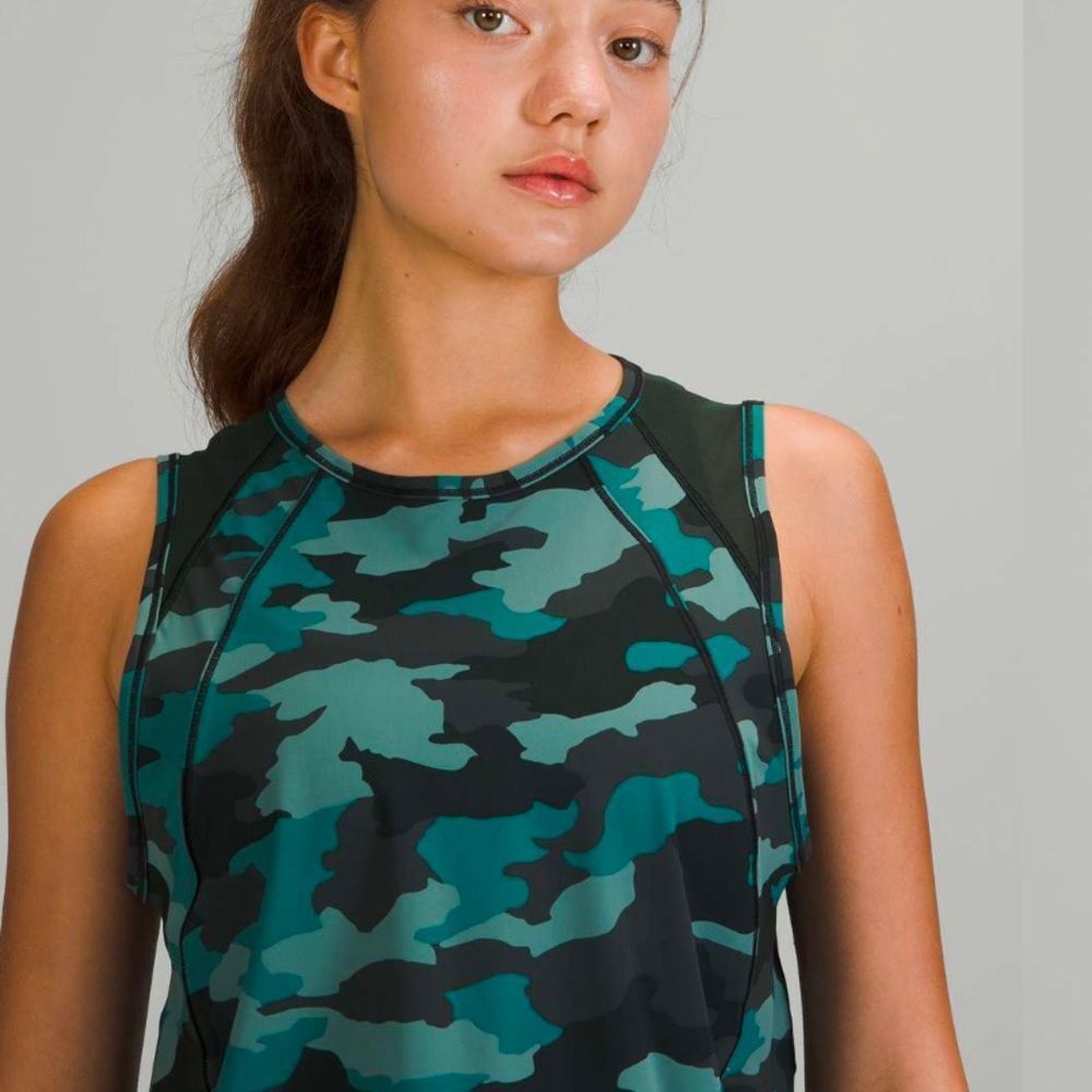 Lululemon Sculpt Cropped Tank Top size 6